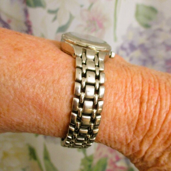 EDDIE BAUER Classic Dress Bracelet Watch ~ VINTAGE Quartz Silver Burgundy Watch - Picture 5 of 13